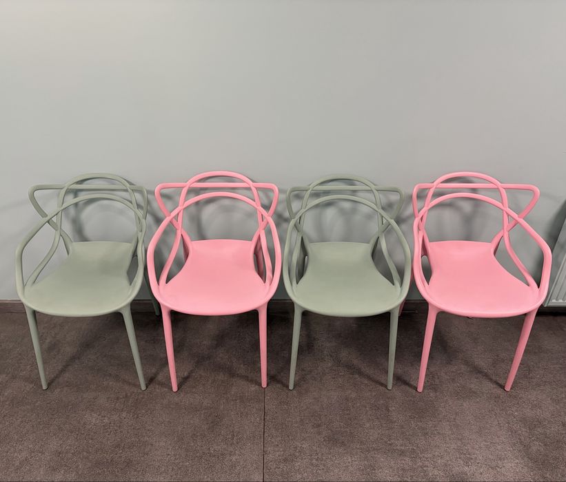 Komplet pastelowych krzesełek