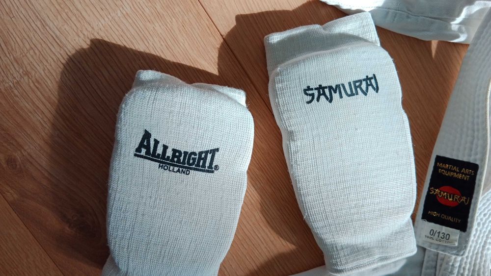Kimono do karate z dodatkami