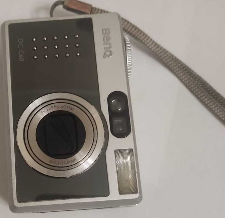 Máquina fotográfica digital compacta BenQ DC C60.