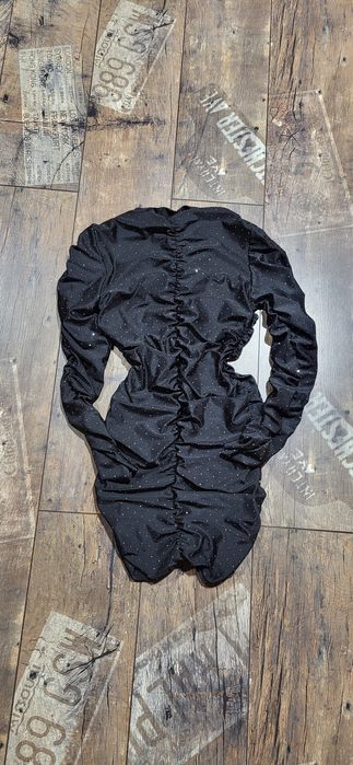 Włoska czarna sukienka marszczenia cała w cyrkonie impreza uni