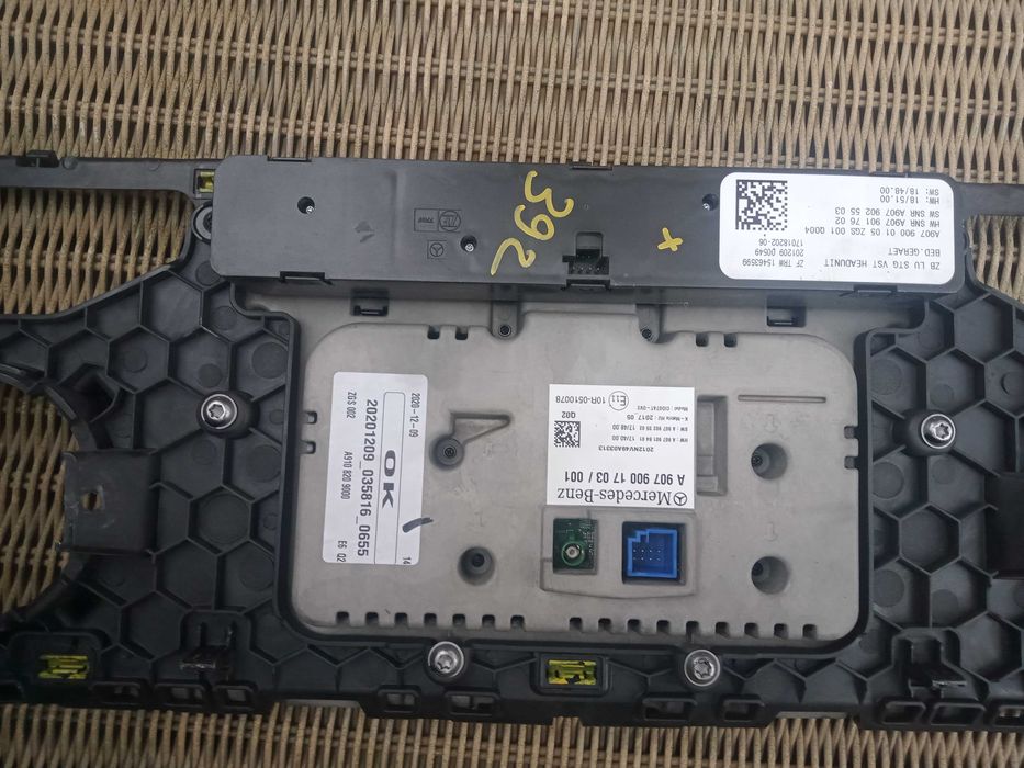 Оригинальная магнитола на 907 Мерседес спринтер.