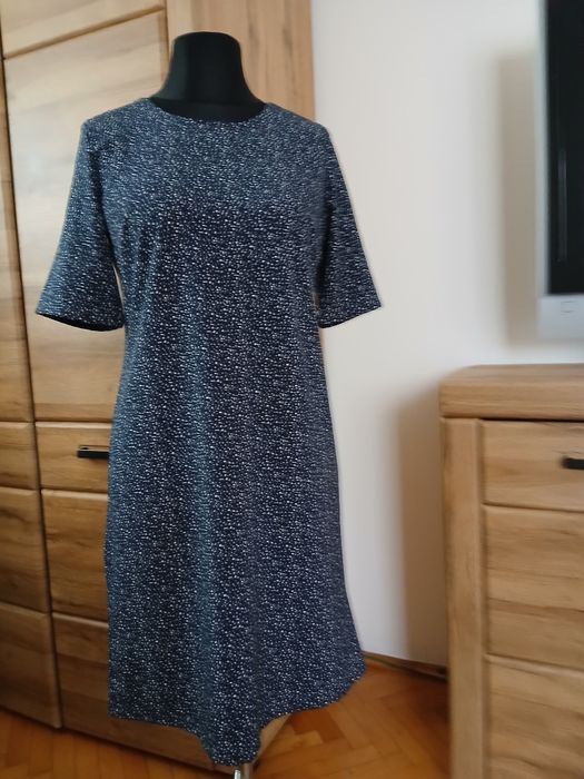 Sukienka  na granatowym tle. malutkie  kropki 38 Esmara