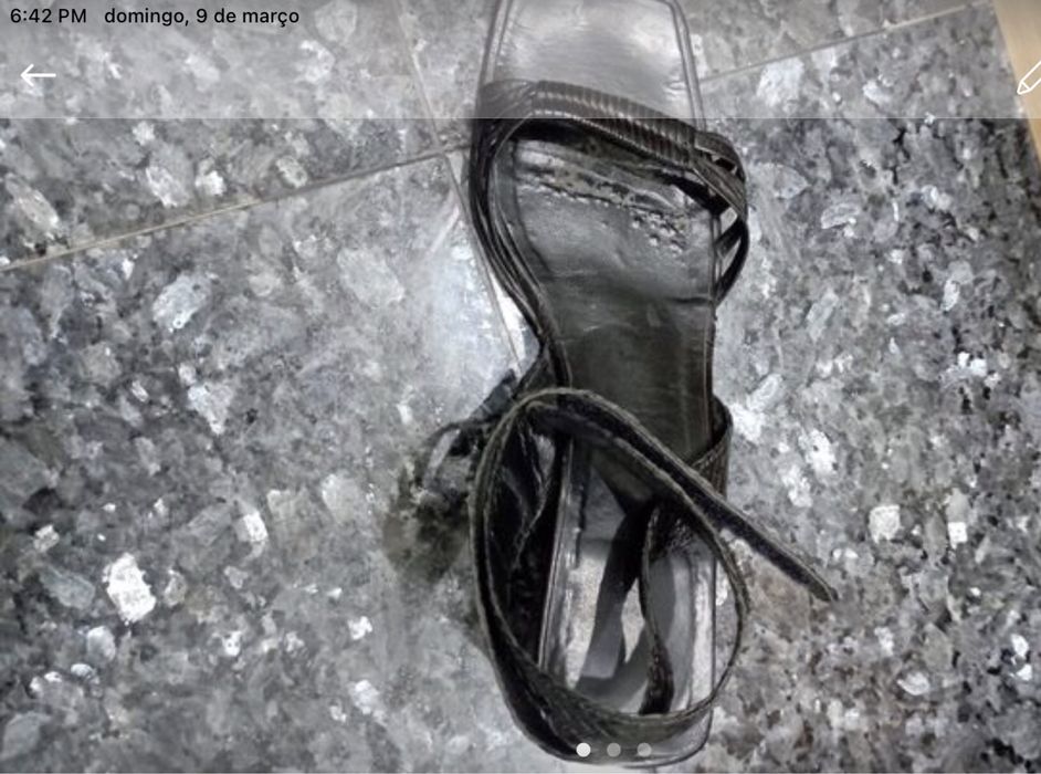 Sandalia Helsar salto baixo muito boa