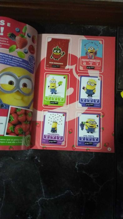 notebook of the Minions plus two plush toys64286140093313121