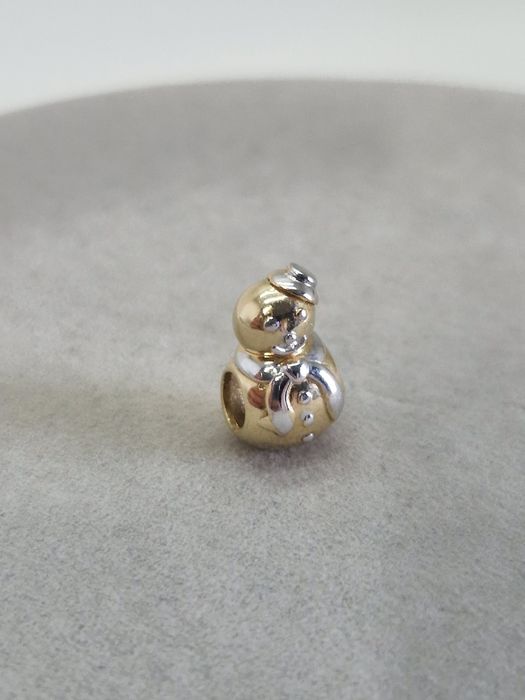 Złoty charms Bałwanek