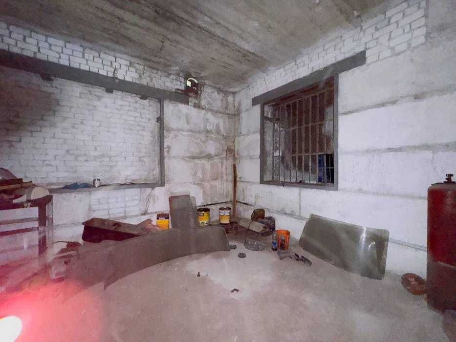 ПРОДАЖ ПОМИСЛОВА БАЗА 471 кв.м. з офісом на території- вул. Тритузна