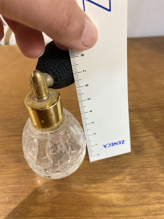 Pulverizador de perfume antigo em vidro