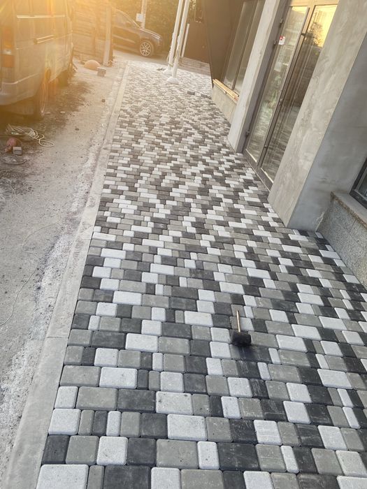 Укладка тротуарної плитки