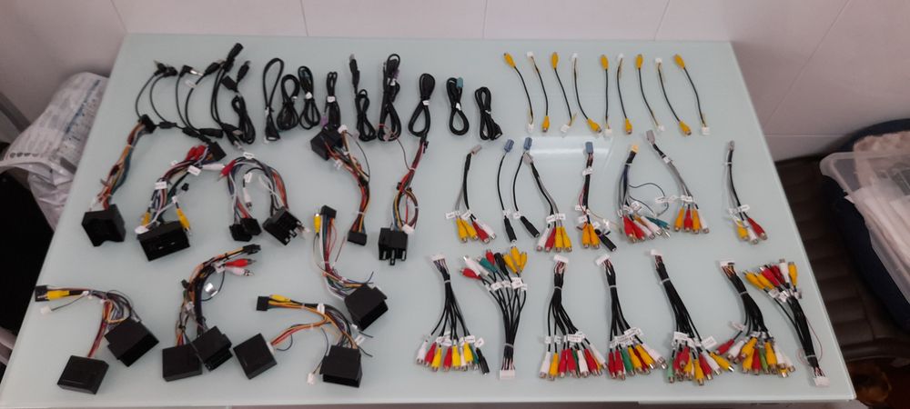 Cabos rca iso usb Canbus microfone Subwoofer Câmera traseira Etc....