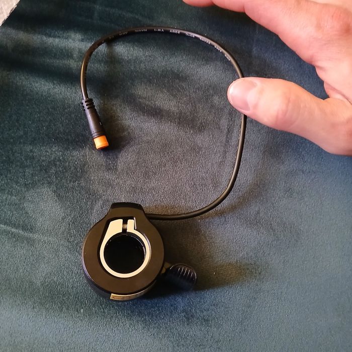 Manetka gazu do hulajnogi, roweru elektrycznego