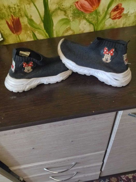 Легкие кроссовки на девочку 31 размер