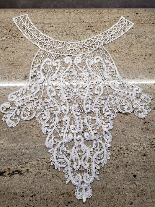Koronkowa aplikacja dekoracyjna na dekolt 40 cm