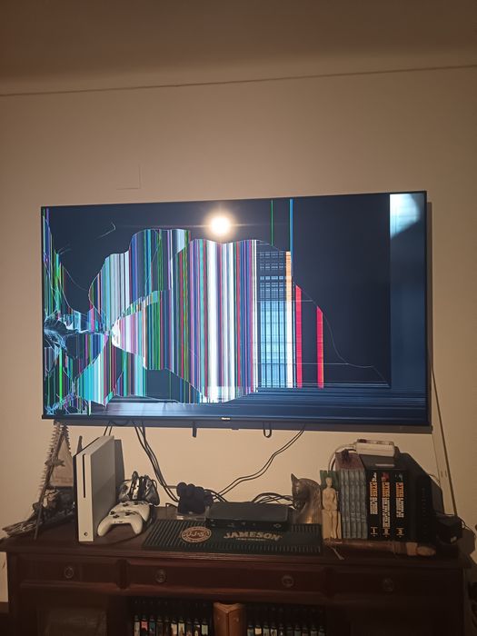 TV Hisense 65” 4K UHD (Modelo 65E7Q) na garantia , peças ou reparação