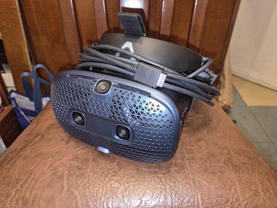 Комплект віртуальної реальності Vive Cosmos