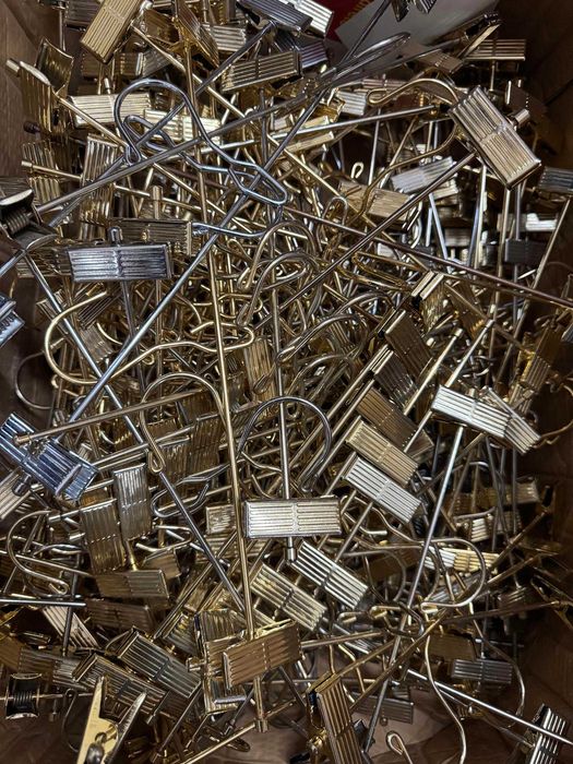 Cabides de madeira, de metal e mistos