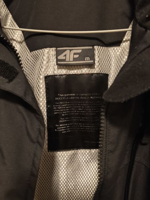 Czarna kurtka 4F