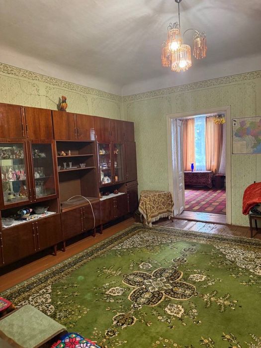 Продається 2-кімнатна квартира в Садгорі