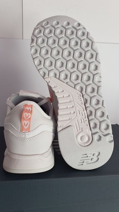 Buty nowe damskie sportowe New Balance modny biały kolor Rozmiar 36