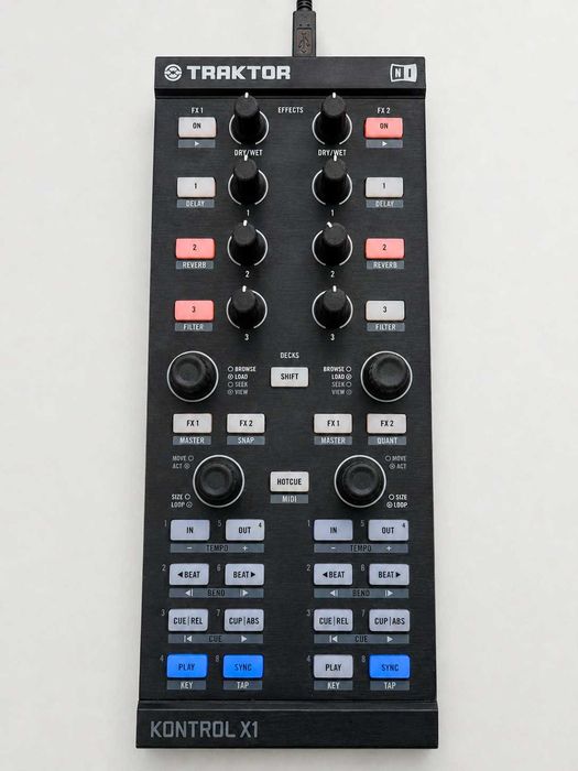 Native Instruments Traktor Kontrol X1 MK1 Controlador DJ