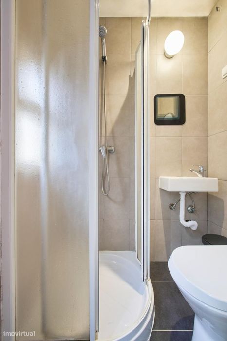 Quarto - localizado em Entrecampos Lisbon