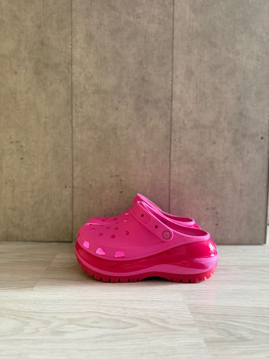 Buty klapki na obcasie Crocs Mega Crush Juice rozmiar 41-42