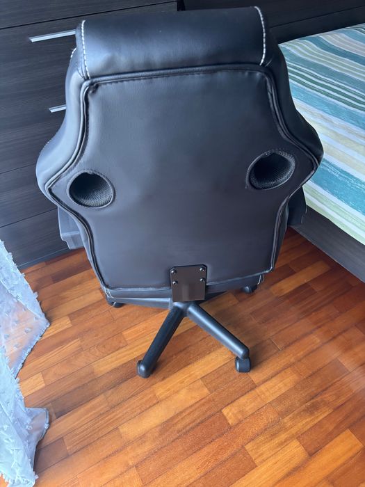 Vendo secretária e cadeira