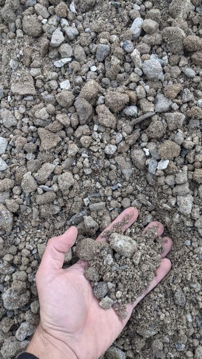 Gruz kruszony betonowy, tłuczeń, szlaka, kamień, żwir,