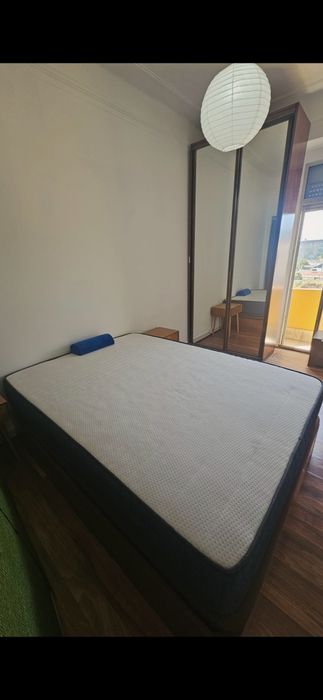 Quarto amplo para rapaz, com varanda - Faculdade Nova -  Campolide, Lisboa