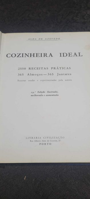Livro Antigo "Cozinheira Ideal" - Alda de Azevedo (1974)