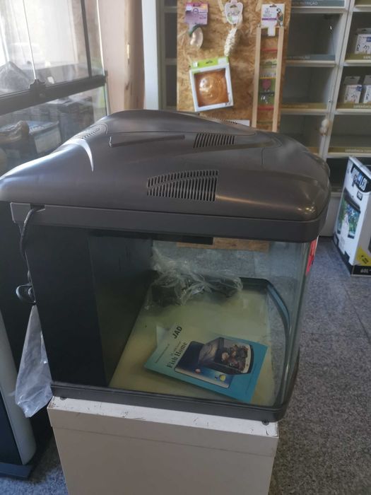 Aquários, tartarugueira e terrario