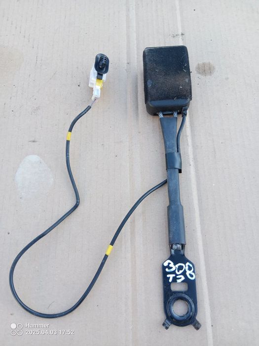 PEUGEOT 308 T7 zapinka pasa przód