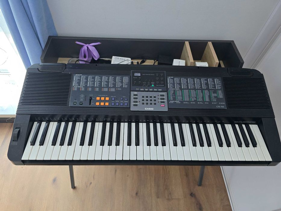 Синтезатор електро піаніно casio
