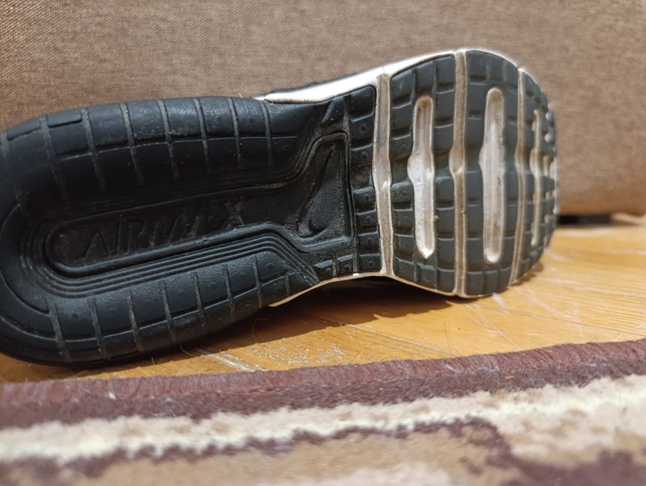 Кросівки спортивні