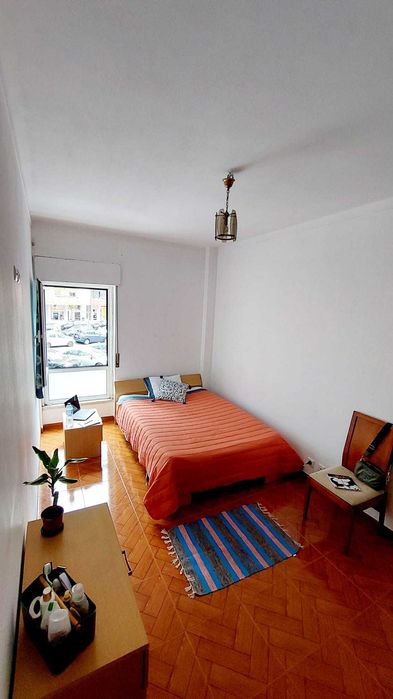 Alugo Quarto - Alges