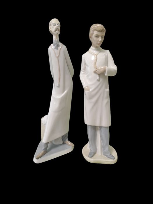 Доктор врач Фарфоровая статуэтка