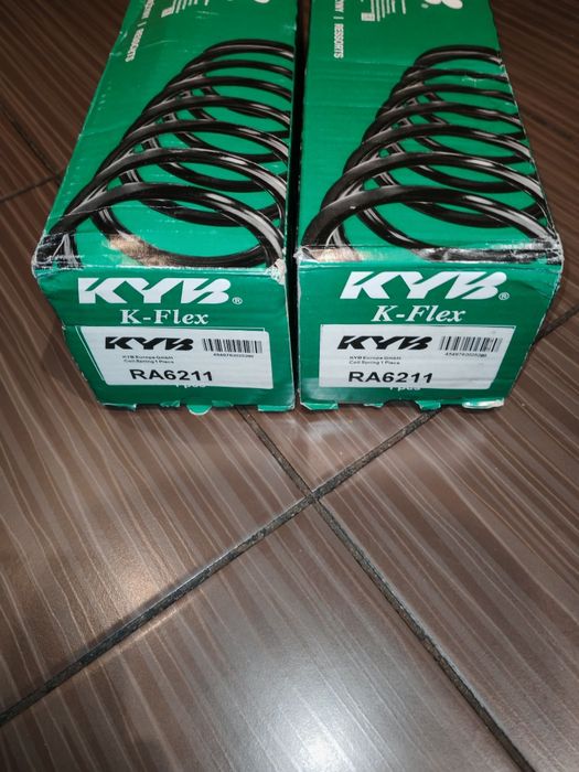 Sprężyny nowe tył KYB RA6211 HYUNDAI I30 KIA CEE'D PRO CEE'D