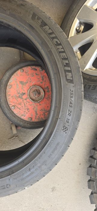 Продам Michelin  255/45/19  6000/за 4штуки
