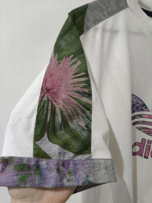 Biały T-shirt adidas S/XS
