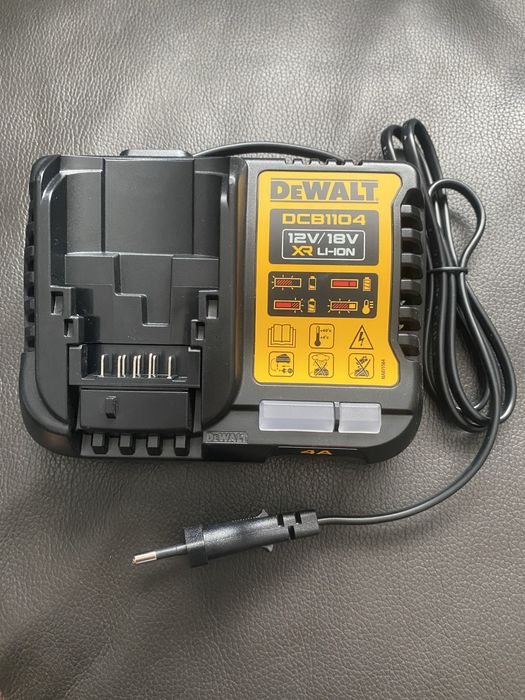 Зарядний пристрій dewalt ОРИГІНАЛ 220V нові девальт DCE1104