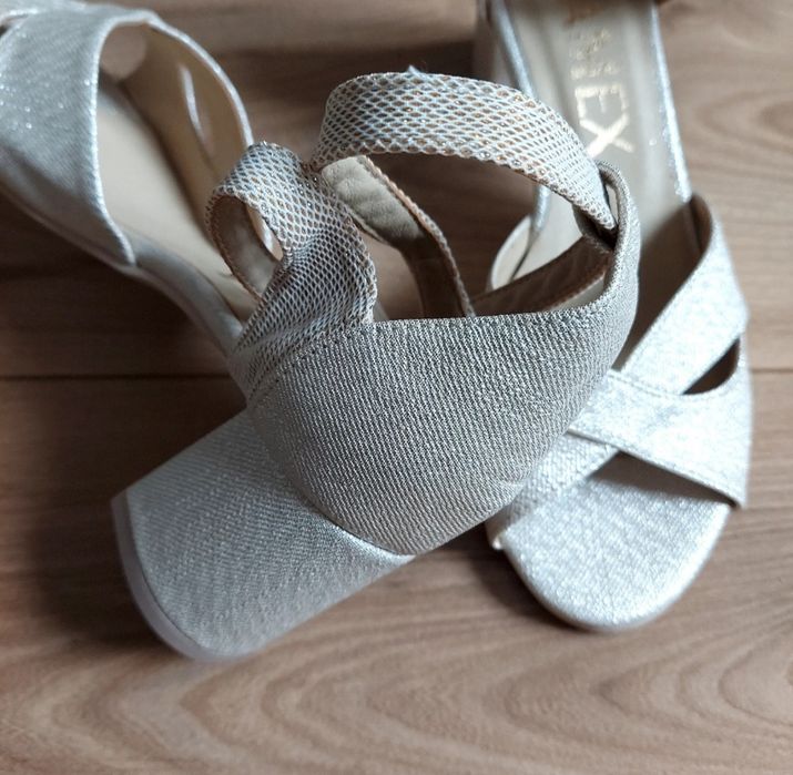 Buty na obcasie nowe 37