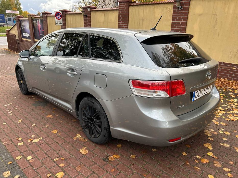 AVENSIS  1,6 benzyna 132 KM, serwis,