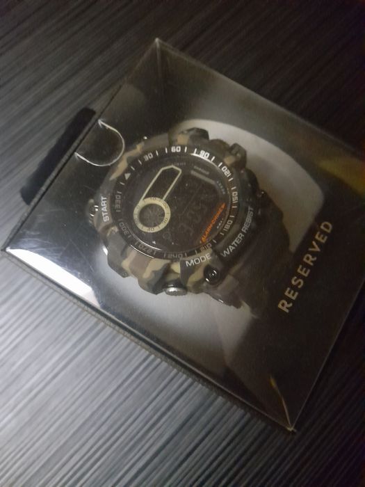 Часы электронные Reserved