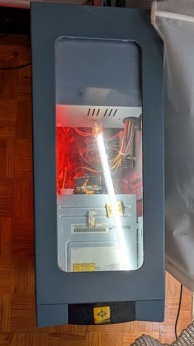 Torre PC Pentium III 733 mhz com 700 mb Ram