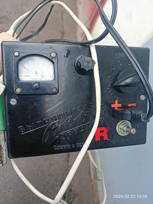 Solidny, niezawodny prostownik ZSRR 6V / 12V  5A