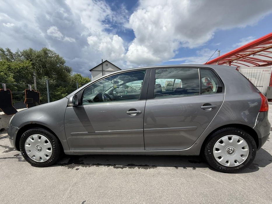 Продам авто VW Golf 5,автомат