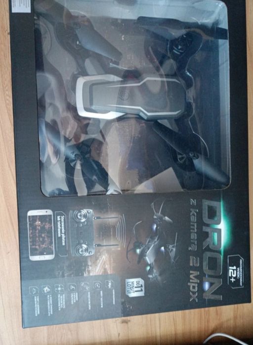 Dron z kamerą w stanie idealnym