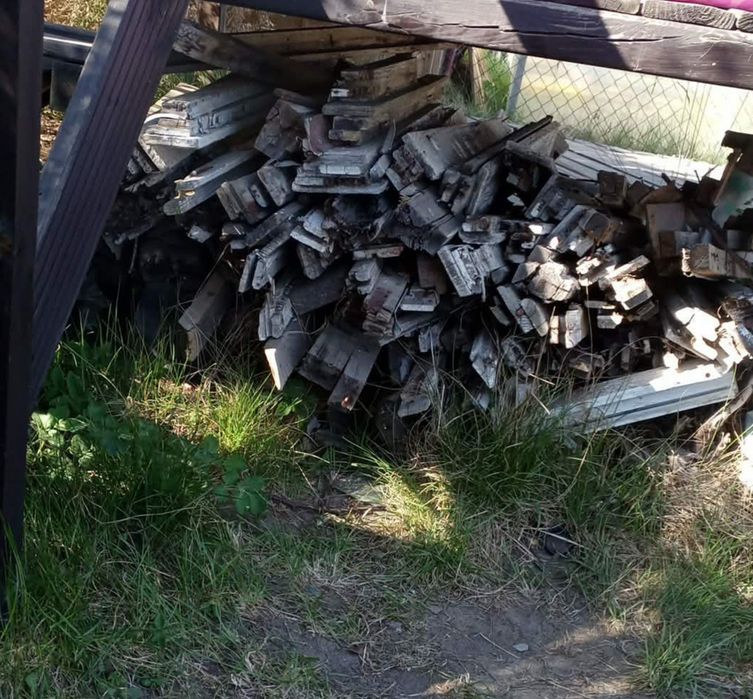 Deski z rozbiórki altany na opał