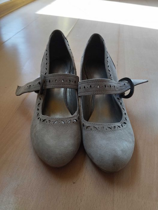 Buty na obcasie r39 popielate