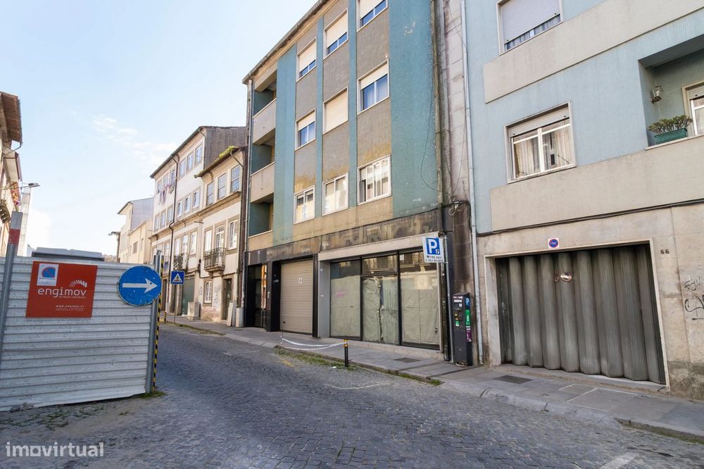 Spacious Store with 715 m² in the Center of Braga – Rua de Santo André