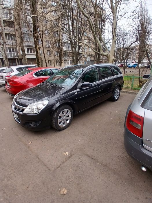 Опель астра Н  универсал